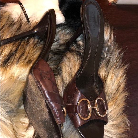 Authentic Gucci brown leather logo heels - Picture 3 of 3